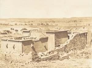 1850年4月8日、山から撮影されたカラブチェ・タルミス神殿の全景。 作： Maxime Du Camp