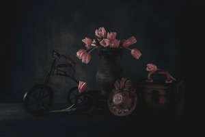  作： 