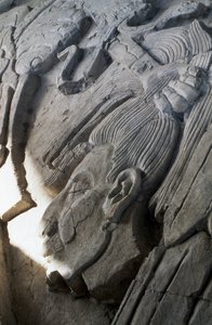 ピラミッドの救済、古典末期（AD 600-900）（漆喰） 作： Mayan