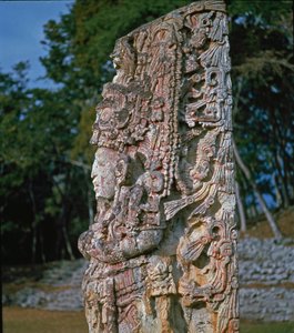 セレモニー広場のステイルH、西暦731年 作： Mayan