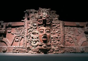 太陽神キニヒ・アハウ、カンペチェ州、マヤ文明、6～9世紀（スタッコ製 作： Mayan