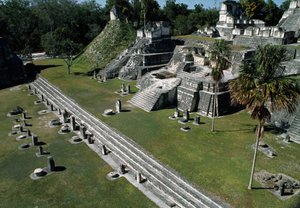 ティカル北部アクロポリス、7～8世紀 作： Mayan