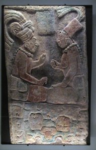 2人の着席した男性、エルチコザポテ、ウスマシンタ、古典時代後期、西暦600〜900年 作： Mayan