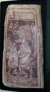 カウィール神の絵と象形文字のテキストが描かれた金庫室の表紙、ユカタン州シェネス地区、古典後期、西暦600〜900年 作： Mayan