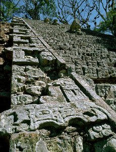 ヒエログリフ階段の眺め（西暦743年 作： Mayan