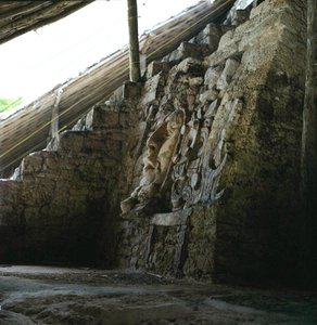 建築用仮面 メキシコ、ユカタン半島、コーフンリッチ、マスカロネス神殿 古典前期（西暦300-600年）（スタッコ、石材）