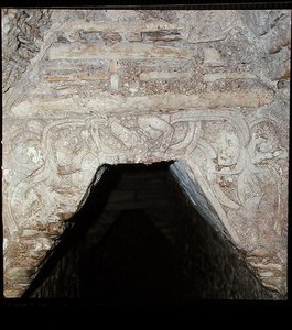 宮殿地下の彫刻（古典期マヤ後期）（写真