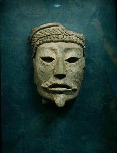メキシコ、タバスコ州、コマルカルコの葬祭用マスク（スタッコ製） 作： Mayan Mayan