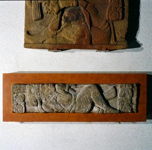メキシコ、チアパス州トニーナ出土、古典期後期（西暦600～900年）のリンテル27（石材） 作： Mayan Mayan
