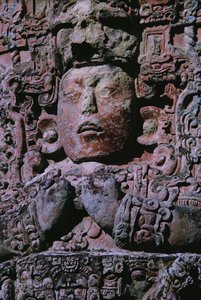 グランドプラザの石碑（231827のディテール 作： Mayan Mayan