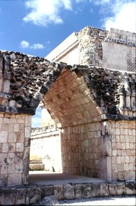 鳥の家」、古典期マヤ後期、西暦700～900年頃（写真） 作： Mayan Mayan