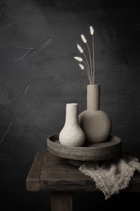 土色の花瓶の静物 作： 