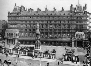 チャーリングクロス鉄道駅、ロンドン、1926年-1927年。 作： McLeish