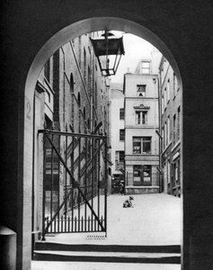 テンプル、マイケルコート、ロンドン、1926年-1927年。 作： McLeish