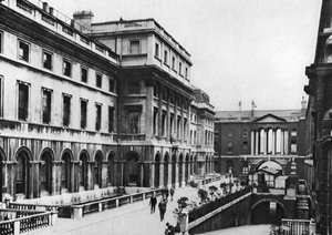 サマセットハウスの東ウィング、ロンドン、1926-1927。 作： McLeish
