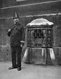 セントスウィーティンズの壁にあるロンドンストーン、キャノンストリート、ロンドン、1926-1927