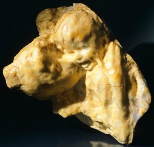メダルド・ロッソ（1858-1928）の「母性、黄金時代」。 作： Medardo Rosso
