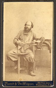 1886年から1895年の間、バラライカを持つ正体不明の男の肖像。 作： Merritt and Van Wagner