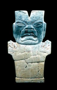 擬人化されたプラーク、おそらく火の蛇、コロンブス以前、紀元前800〜400年（蛇紋石と辰砂） 作： Mesoamerican Mesoamerican