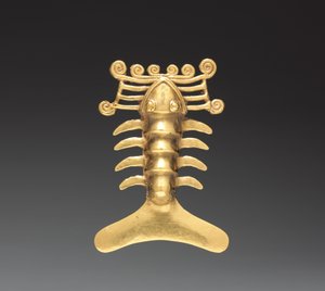 ロブスターペンダント、c。 1000-1500（キャストゴールド） 作： Mesoamerican Mesoamerican
