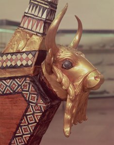 雄牛の頭部、ハープの装飾、紀元前2800-2300年（金色の木材）（199559を参照） 作： Mesopotamian