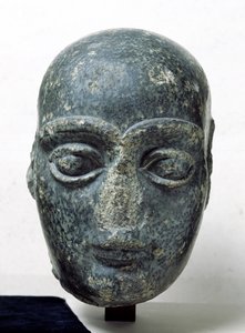 テロー（古代ギルス）からの男性の頭（頭を剃ったGudeaとして知られています）ネオスメリアン、紀元前2120年頃（閃緑岩） 作： Mesopotamian
