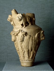 メソポタミア美術：雄牛と獅子を描いた儀式用石灰岩製花瓶Sun. h. 30.2 cm イラク、ウルク(またはUruk)の遺跡から。バグダッド、考古学博物館 作： Mesopotamian Mesopotamian