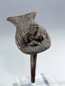メソポタミー：ラガシュの王子ウル・ナンシェの土台となる置物（釘とその銅製の支え）。紀元前2800年。テッロのサイトより。薄さ0.11m x 0.11m パリ、ルーヴル美術館 作： Mesopotamian Mesopotamian