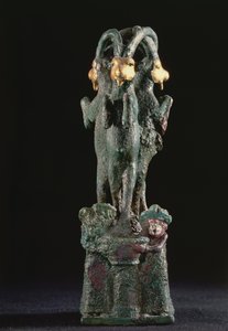 紀元前1750年頃、メソポタミア南部ラルサ出土、3頭のヤギから成る聖なる木（ブロンズ・金製