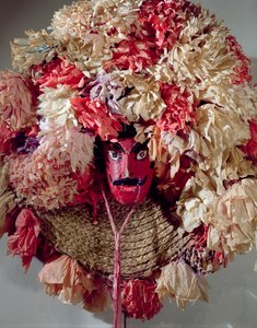 メキシコゲラゲツァの毎年恒例のお祭りを祝うためのコスチュームマスク（木、わらと紙を編んだもの） 作： Mexican School