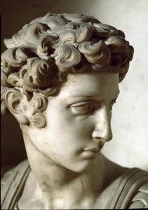 昼と夜のアレゴリー：故人のディテール。ジュリアーノ・デ・メディチの霊廟。大理石の彫刻 作： Michelangelo Buonarroti