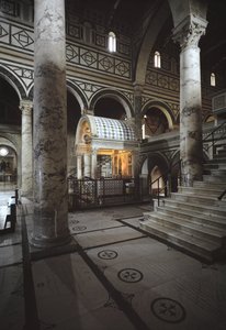 クルシフィクスの礼拝堂（シボリウム 作： Michelozzo di Bartolommeo