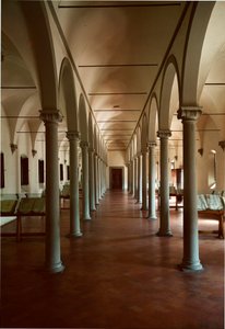 イタリア、フィレンツェのサン・マルコ修道院の図書館。ミケロッツォ・ミケロッツォことミケロッツォ・ディ・バルトロメオ・ミケロッツィ（フィレンツェ 1396 - 1472）の建築 作： Michelozzo di Bartolommeo