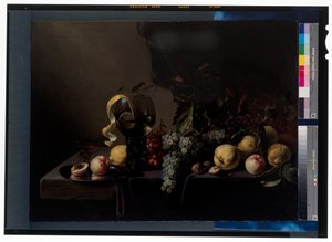 果物とブドウの静物 作： Michiel Simons