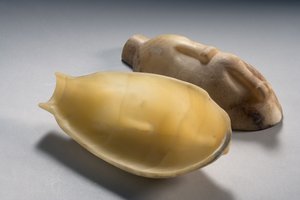 アヒル（アラバスター）の形の2つの部分の容器（249012-14も参照） 作： Middle Kingdom Egyptian