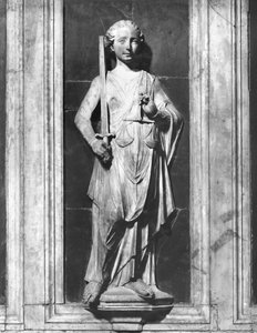 正義」（ベルナルド・ジューニの記念碑より）1460年頃（大理石）（モノクロ写真 作： Mino da Fiesole