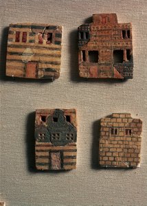 ミノア美術：ミノアの家を表す小さな陶器のタイル。紀元前1700-1600年。Heraklion, Archeological Museum Crete - ミノア美術：ミノア人の家を描いた小さなセラミックタイル。紀元前1700年～1600年。ギリシャ、クレタ島、イラクリオン、考古学博物館 作： Minoan