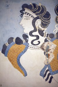 ミノアのアート。青い服の女たち」のフレスコ画の詳細。青色の地に、豪華な衣装と豪華な宝石を身につけた女性像が描かれた構図。断片的ではあるが、この壁画は豪華さと繁栄の意味を伝えている。 作： Minoan