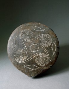 ミノア美術：テラコッタ製のナクソスの円形ディスク。ミノア文明。紀元前2400-2000年。アテネ、国立考古学博物館