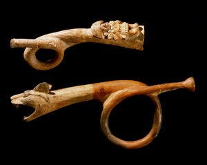 プレコロンビア美術、モーチカ文化（醜い、モーチケ）：テラコッタ製トランペット。200-500 AD Goteborg, 民族学博物館 作： Moche Moche