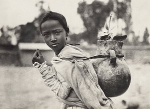 ファシズムの時代に帝国を築く。アビシニアンの少女 1936年09月05日（モノクロ写真 作： Modestino Baldinetti