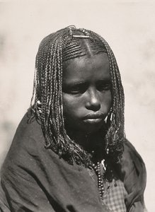 ファシストの時代に帝国を築く：クナマ族の少女 1936年09月05日（モノクロ写真