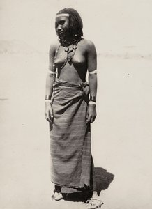 ファシストの時代に帝国を築く：クナマ族の女性 1936年09月05日（モノクロ写真 作： Modestino Baldinetti