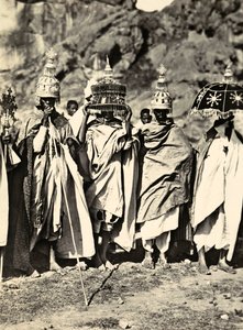 ファシストの時代に帝国を築く：アビシニアン神父の一団 1936年09月05日（モノクロ写真