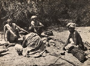 ファシズムの時代に帝国を築く：休息する遊牧民の一団、1936年09月05日（モノクロ写真 作： Modestino Baldinetti