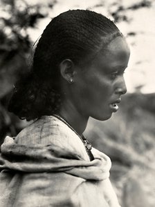 ファシズムの時代に帝国を築く：アビシニアンの女性 1936年09月05日（モノクロ写真 作： Modestino Baldinetti
