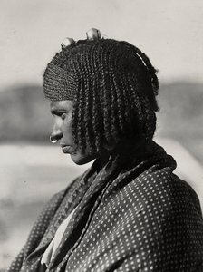 ファシズムの時代に帝国を築く：アッソル人女性 1936年09月05日（モノクロ写真 作： Modestino Baldinetti