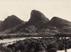 ファシズムの時代に帝国を築く：人間の横顔の形をした山の鎖、1936年09月05日（モノクロ写真 作： Modestino Baldinetti