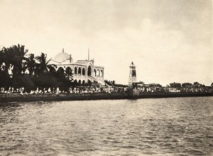 ファシストの時代に帝国を築く：マッサウアの市庁舎、1936年9月5日（モノクロ写真 作： Modestino Baldinetti