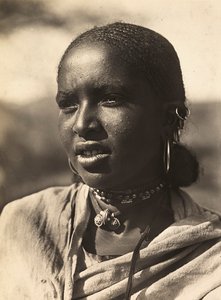 ファシズムの時代に帝国を築く：アビシニアンの少女 1936年09月05日（モノクロ写真